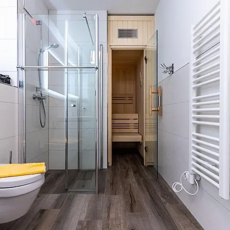 Waldstraße 49, Neu! Riviera 35 *