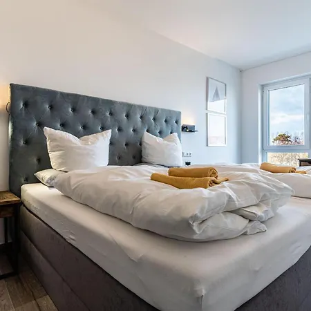 Waldstraße 49, Neu! Riviera 35